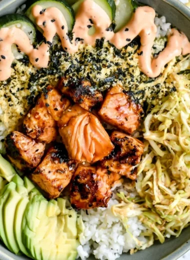 Spicy salmon maki bowl featuring fresh salmon and vibrant toppings